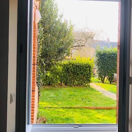 Le Rosegarden Au Pied De La Gare De *